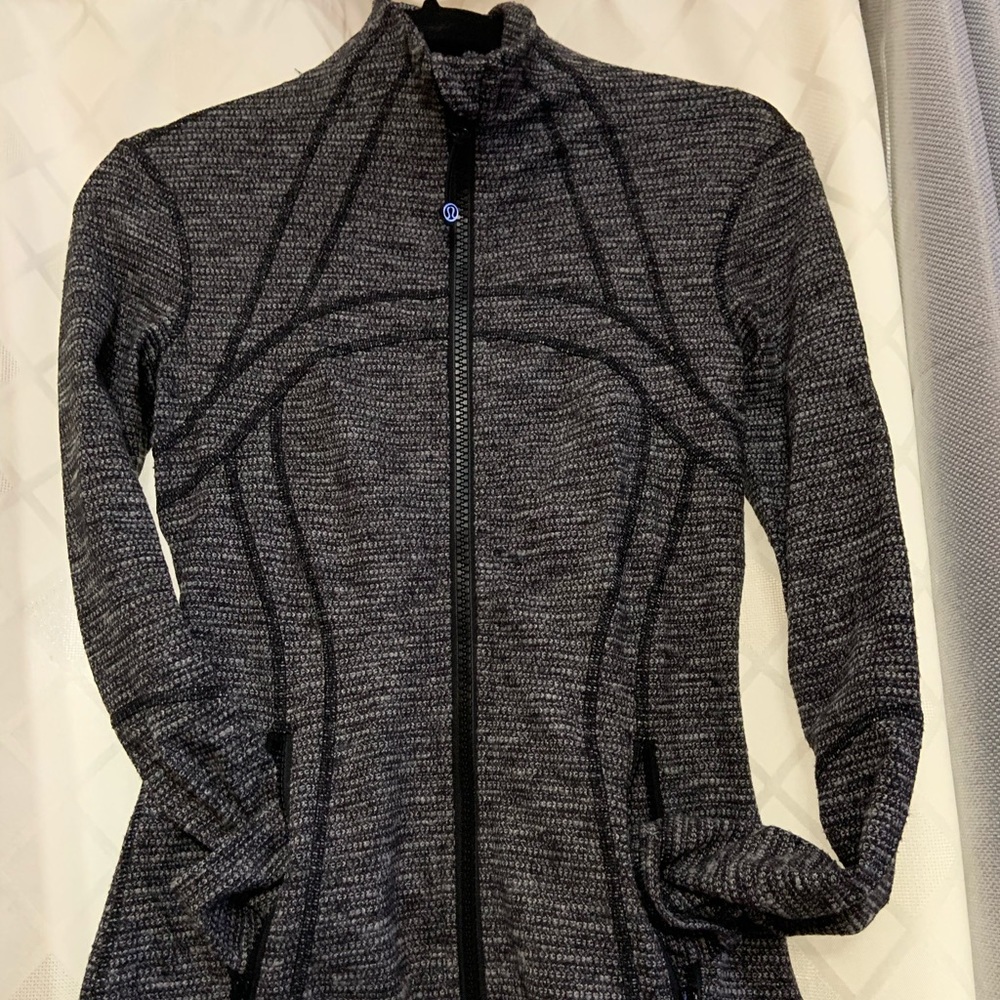 Lululemon sit-up jacket size 4